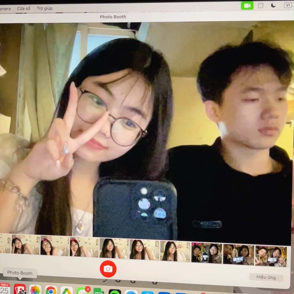 Lần đầu tiên mình study date riêng với nhau ở quán tiny